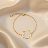 Bracelet chat doré - flat lay soie ivoire