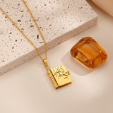 Collier livre or - flat lay pierre + verre ambré