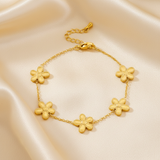 Flat lay bracelet fleurs