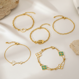Set bracelets turquoise dorés - flat lay soie ivoire