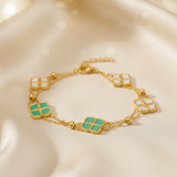 Bracelet trèfle turquoise - macro close-up