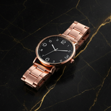 Montre Cadran Noir sur Marbre